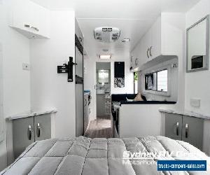 2017 Nova Metrolink 176-1R Light Grey Caravan