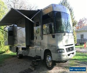 2005 Winnebago Adventurer