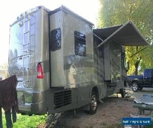 2005 Winnebago Adventurer