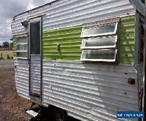 15 ft caravan, 80ish, shower, VGC.