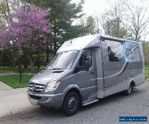 2014 Leisure Travel Van Unity Murphy Bed