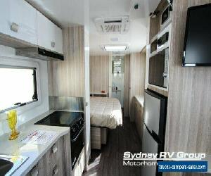 2019 Winnebago Mossman 680B Platinum White Caravan