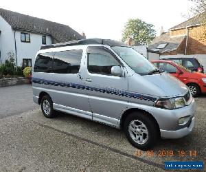 TOYOTA HIACE REGIUS AUTO WITH A RAISED HOOD 