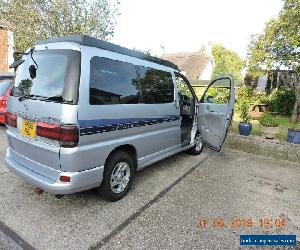 TOYOTA HIACE REGIUS AUTO WITH A RAISED HOOD 