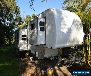 Caravan fifth wheeler