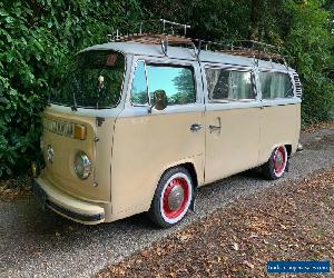 Volkswagen T2 - Rock n' roll bed - RHD - Classic Camper - Bay window VW