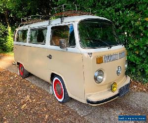 Volkswagen T2 - Rock n' roll bed - RHD - Classic Camper - Bay window VW