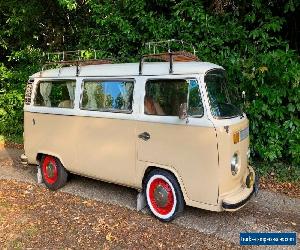 Volkswagen T2 - Rock n' roll bed - RHD - Classic Camper - Bay window VW