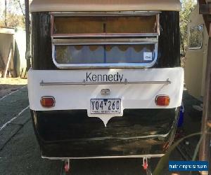 Kennedy Vintage Caravan