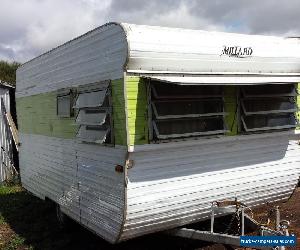 15 ft caravan, 80ish, shower, VGC.