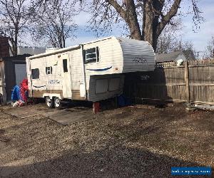 2005 Lite Fifth Wheel Model 253FBS