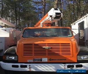 2001 International 4900 BUCKET TRUCK