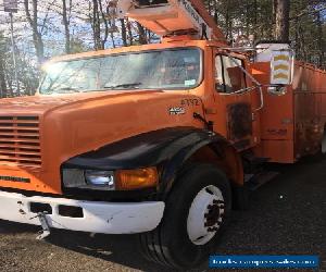 2001 International 4900 BUCKET TRUCK