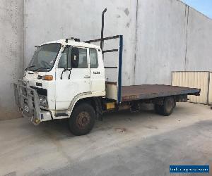 Isuzu Flat Tray Truck 