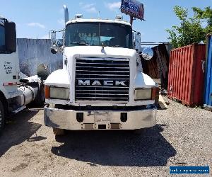 1999 Mack CH613