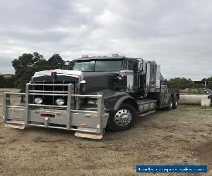 Heavy tow truck underlift