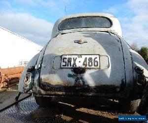 MORRIS MINOR ROLLING SHELL COMPLETE WITH SOME EXTRA PARTS 