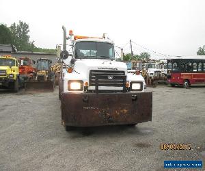 2001 Mack RD686