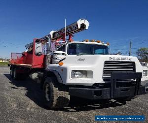 1993 Mack DM690S