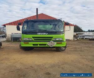 2003 Isuzu F3 - 25' Tray Truck on Air Bags