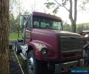 2000 Freightliner FL112