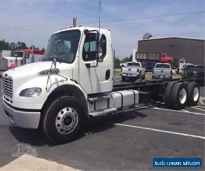 2009 Freightliner Business class M2 106