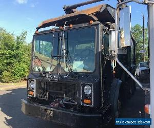 2000 Mack MR 688S --