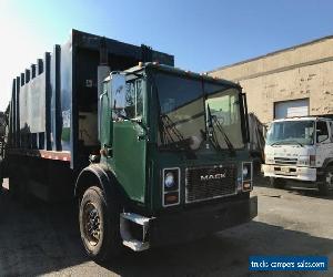 2000 Mack MR 688S