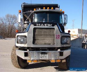 1990 Mack