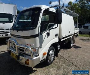 2010 Hino 300 Car Licence 614 5sp M Tabletop