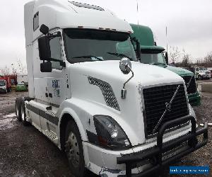 2004 Volvo VNL64T