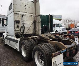 2004 Volvo VNL64T