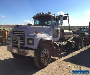 2000 MACK RD 690 S