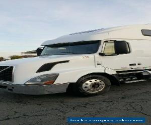 2013 VOLVO VNL670