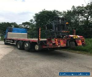 Volvo 26 tonnes flatbed with Moffett 