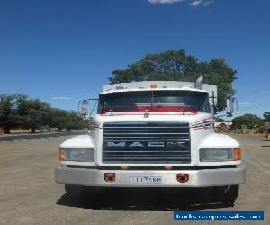 2004 Mack with Super Dog