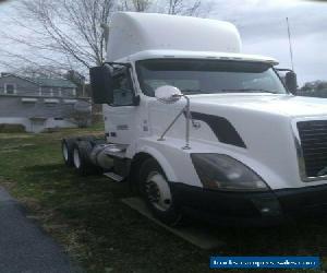 2011 Volvo VNL64300