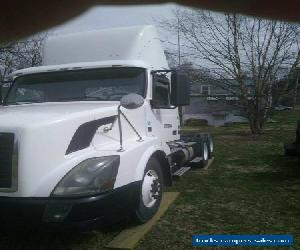 2011 Volvo VNL64300