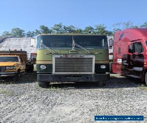 1982 Mack Cruiseliner