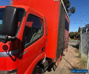 Hino Dutro Curtainsider