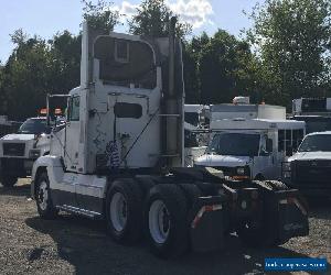 2000 Freightliner FLD120 Tandem Axle Daycab --