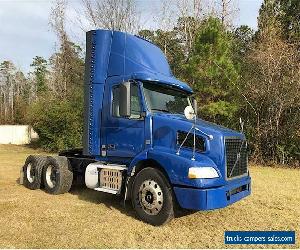 2014 Volvo VNM64 TANDEM DAYCAB -- for Sale