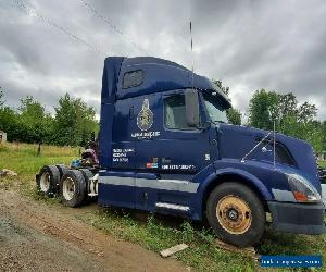 2005 Volvo Semi-Truck Tractor for Sale