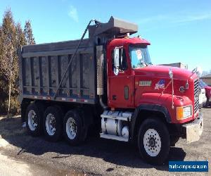 1999 Mack CL700