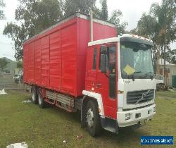 Volvo 2003 FL250 Pantech drinks truck. 6x2 lazy axle low km's for Sale