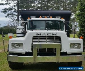 1989 Mack RB688S