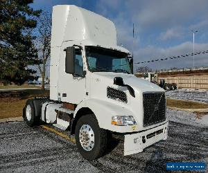 2012 Volvo Single Axle Day Cab Auto 362K 425HP VNL One Owner Great Runner Delivery Available