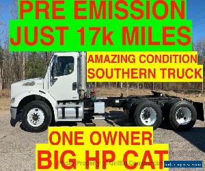 2006 Freightliner DAY CAB TANDEM TRACTOR JUST 17k MILES ONE OWNER AMAZING CONDITION PRE EMISSION CAT for Sale