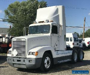 2000 Freightliner FLD120 Tandem Axle Daycab