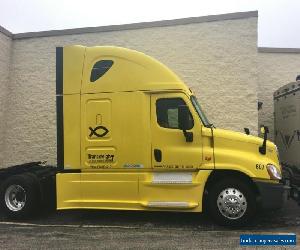 2015 FREIGHLINTER CASCADIA 125